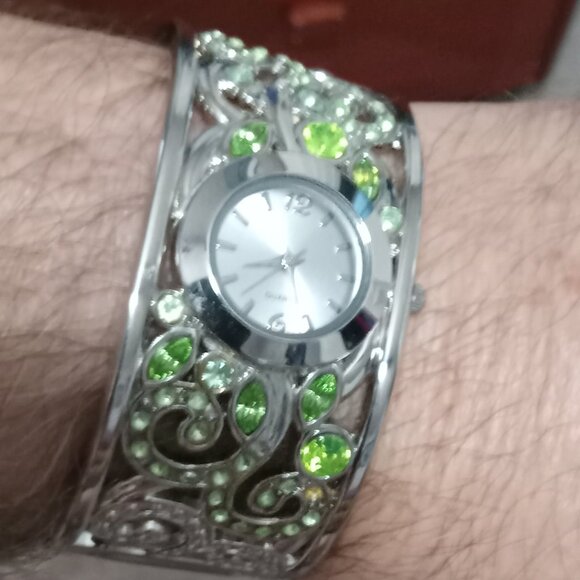 Unbranded Ladies Cuff Style Bracelet Watch - Picture 1 of 10